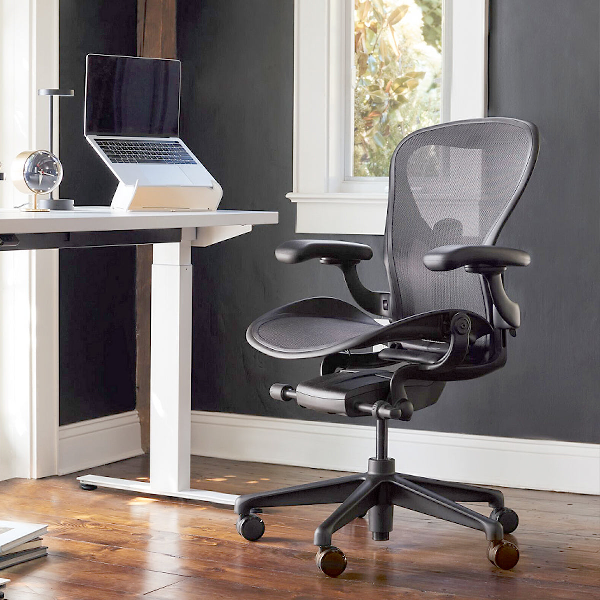 アーロンチェア Aサイズ グラファイト Aeron Chair Herman Miller | THE CHAIR SHOP